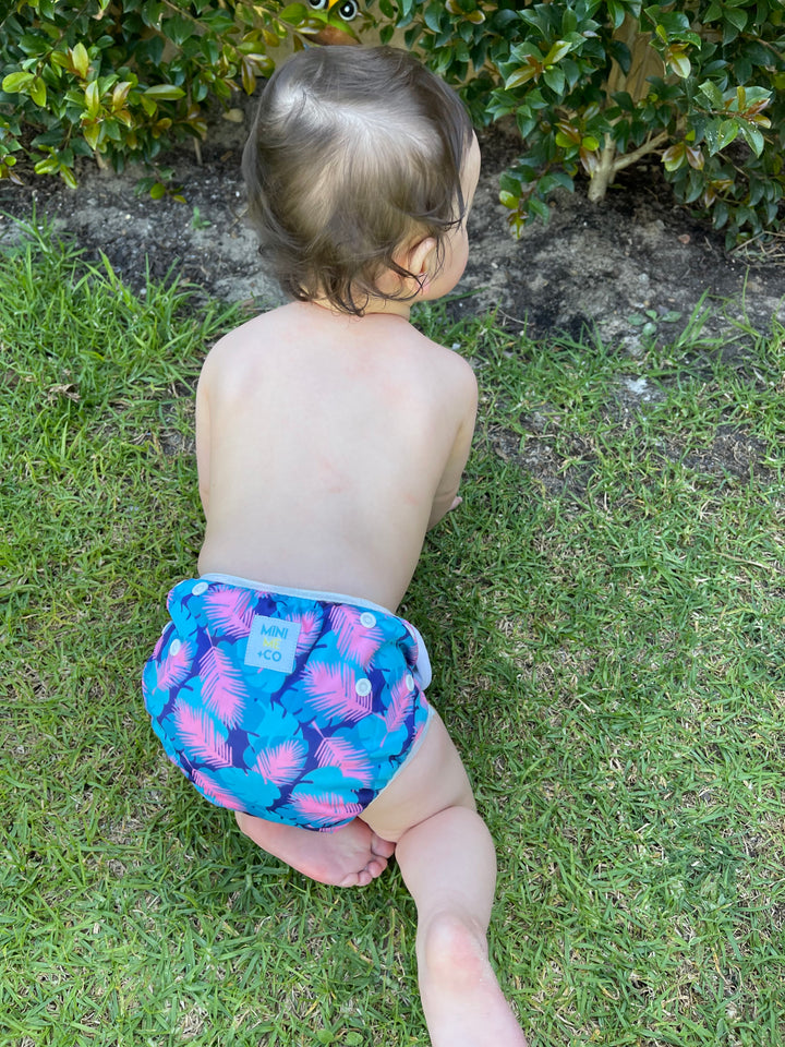 Charming Feather Design Swim Nappy: Soft and comfortable swim nappy featuring whimsical feather designs, ideal for swim lessons and family adventures.