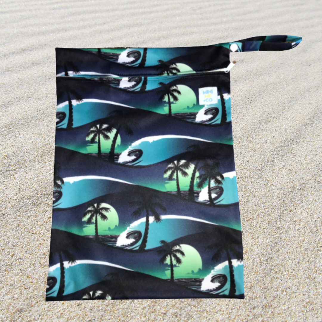 Mini Me & Co palm tree waterproof wet bag, ideal for storing swimwear and keeping wet items secure and contained.