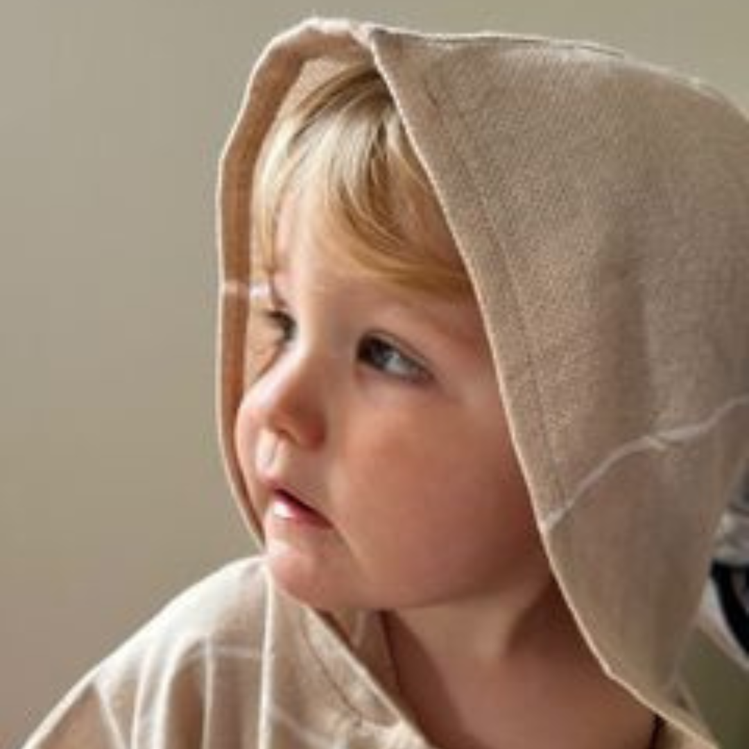 Stylish kids poncho towel, perfect for playtime at the beach or pool, ensuring kids look fashionable while staying dry.